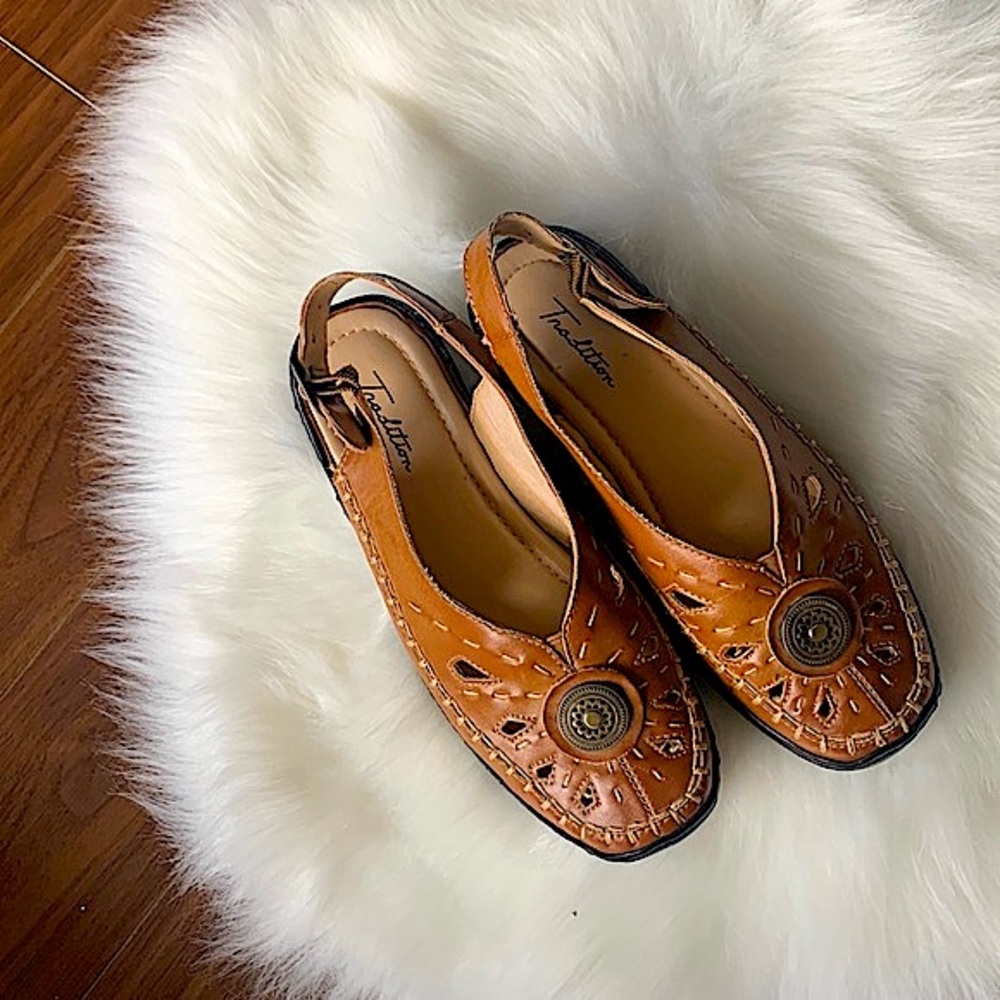 VINTAGE Sandals Comfortable Cut Out Boho Walking Shoes Brown Camel Tradition